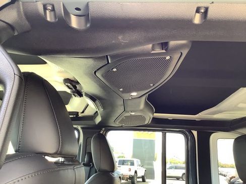 Used 2024 Jeep Wrangler Unlimited Rubicon AWD/4WD image 28