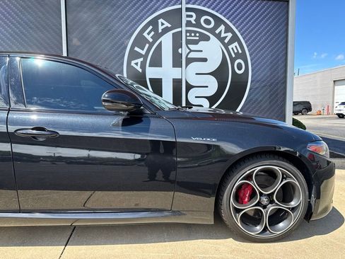 Used 2022 Alfa Romeo Giulia Veloce AWD/4WD image 3