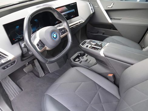 Used 2023 BMW iX xDrive50 w/ Sport Package AWD/4WD image 9