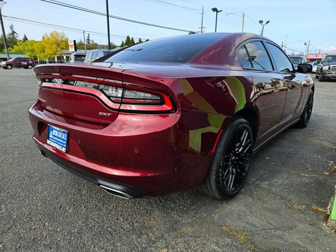 Used 2018 Dodge Charger SXT RWD image 5