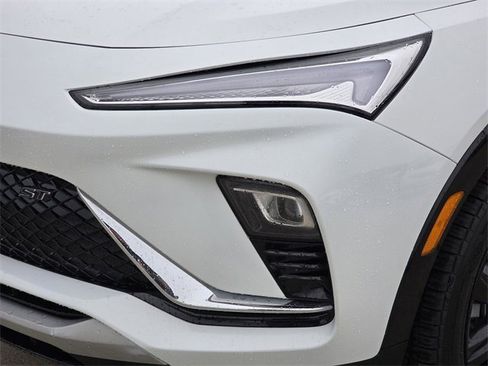 Used 2025 Buick Envista Sport Touring w/ Convenience II Package image 6