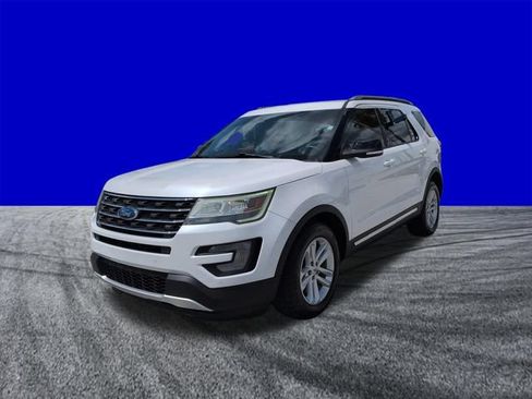 Certified 2017 Ford Explorer XLT w/ Equipment Group 202A FWD image 8