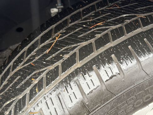 Used 2024 GMC Yukon XL SLT w/ SLT Premium Package image 12