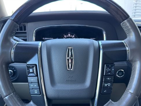 Used 2015 Lincoln Navigator L 4WD w/ Equipment Group 101A Reserve image 26