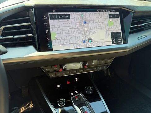 Used 2023 Audi Q4 e-tron Prestige image 12