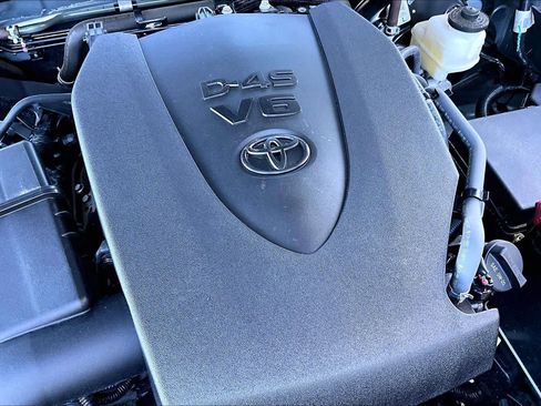 Used 2023 Toyota Tacoma TRD Sport w/ Technology Package AWD/4WD image 31