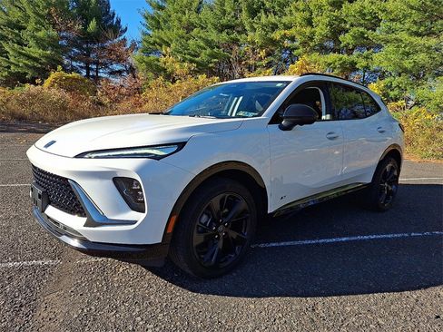 Certified 2025 Buick Envision Sport Touring image 3