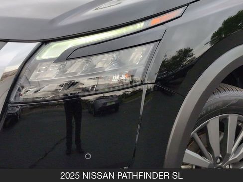 Certified 2025 Nissan Pathfinder SL w/ SL Premium Package FWD image 10