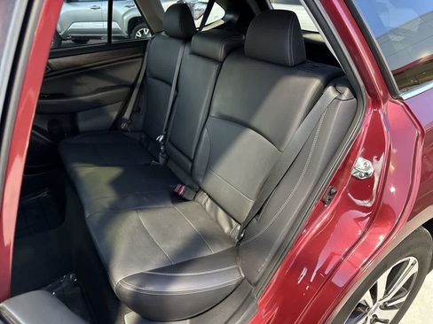 Used 2018 Subaru Outback 2.5i Limited image 12