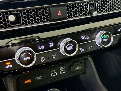 Used 2022 Honda Civic Touring image 17