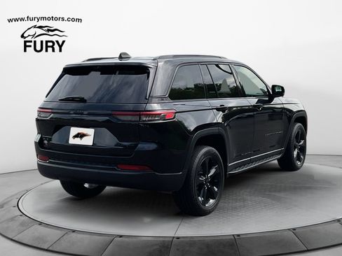 Used 2024 Jeep Grand Cherokee Limited w/ Luxury Tech Group II AWD/4WD image 3