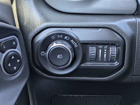 Used 2021 Jeep Wrangler Unlimited Sahara w/ Dual Top Group AWD/4WD image 26