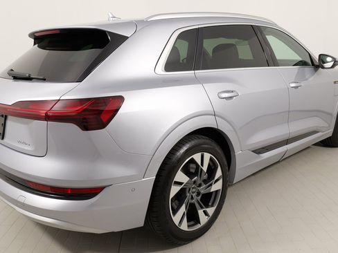 Used 2022 Audi e-tron Premium Plus w/ Premium Plus Package image 29