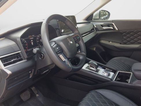 Used 2023 Mitsubishi Outlander SEL Black Edition image 11
