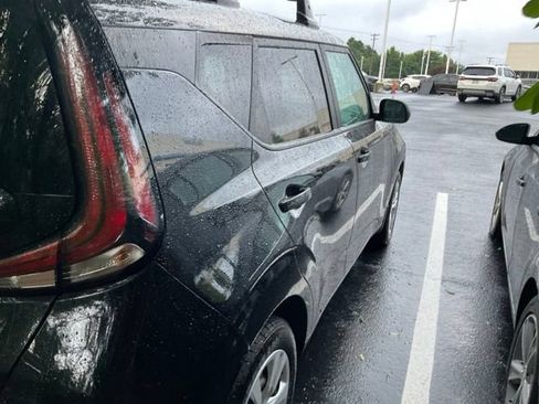 Used 2023 Kia Soul LX FWD image 5