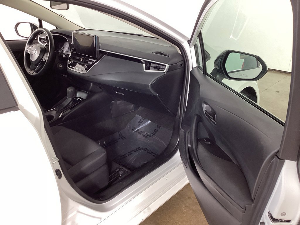Used 2025 Toyota Corolla LE FWD image 21