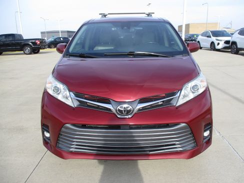 Used 2018 Toyota Sienna XLE Premium image 8