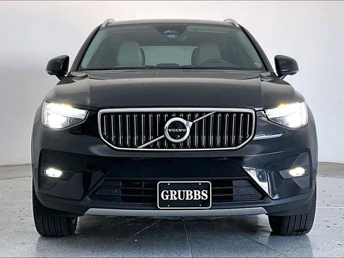 Used 2023 Volvo XC40 B5 Plus w/ Protection Package Premier image 6