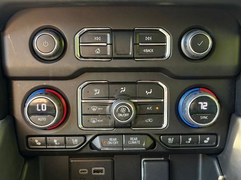 Used 2023 Chevrolet Suburban High Country AWD/4WD image 25