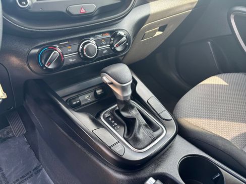 Used 2025 Kia Soul LX w/ LX Technology Package FWD image 36