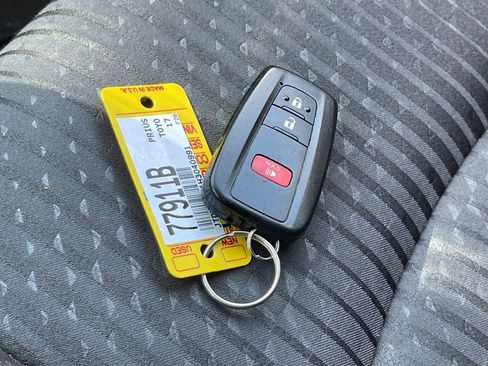 Used 2017 Toyota Prius Three w/ Carpet Mat Package FWD image 10
