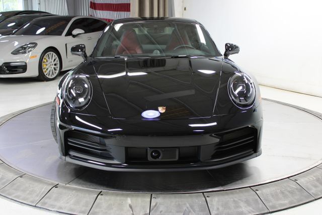 Used 2025 Porsche 911 Carrera RWD image 3