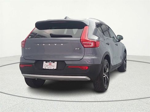 Used 2023 Volvo XC40 B5 Plus image 7