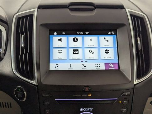 Used 2018 Ford Edge Titanium FWD image 18
