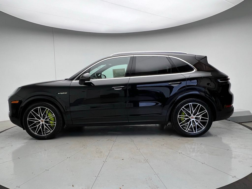Used 2026 Porsche Cayenne E-Hybrid AWD/4WD image 2