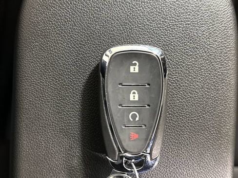Used 2024 Chevrolet Trax RS w/ Sunroof Package FWD image 41