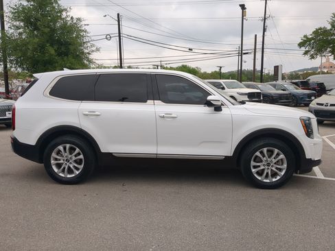 Used 2020 Kia Telluride LX FWD image 2