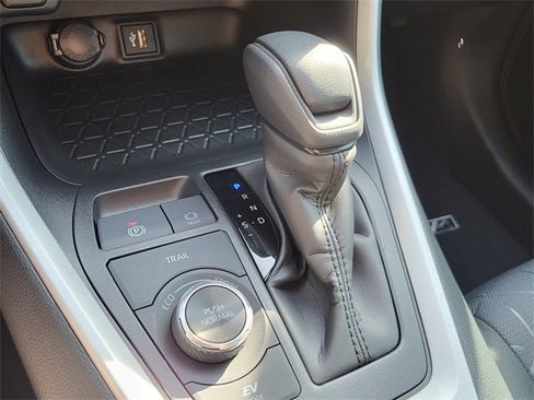 Used 2025 Toyota RAV4 XLE image 31