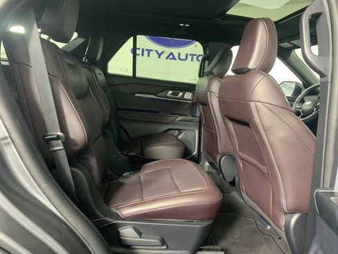 Used 2025 Ford Explorer Platinum RWD image 37
