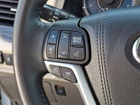 Used 2017 Toyota Sienna XLE Premium image 24