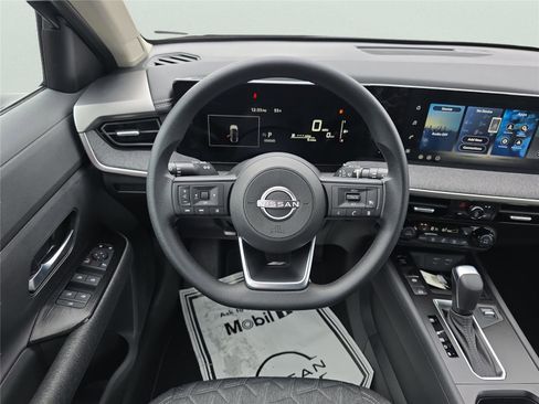 New 2026 Nissan Kicks SV w/ SV Premium Package FWD image 14