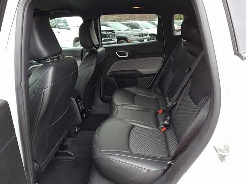 Used 2024 Jeep Compass Latitude AWD/4WD image 11