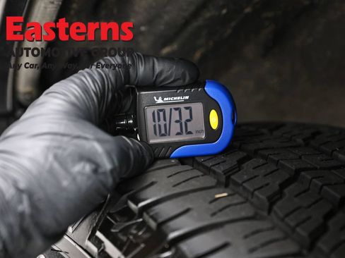 Used 2024 Jeep Wagoneer Series II AWD/4WD image 29