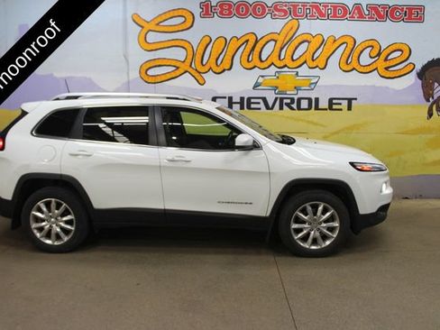 Used 2016 Jeep Cherokee Limited w/ Luxury Group AWD/4WD image 1