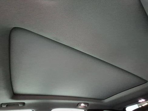 Used 2022 Chevrolet Equinox Premier FWD image 18
