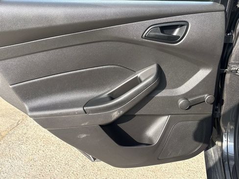 Used 2018 Ford Focus S FWD image 22