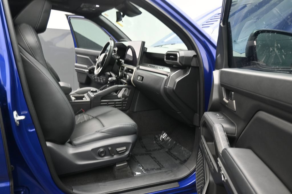 Used 2024 Toyota Tacoma TRD Sport w/ TRD Sport Premium Package RWD image 18