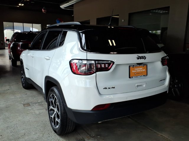 Used 2024 Jeep Compass Limited AWD/4WD image 8