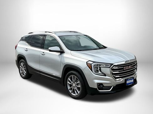 Certified 2022 GMC Terrain SLT image 3