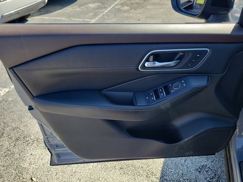 Used 2021 Nissan Rogue Platinum FWD image 9