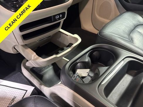 Used 2017 Chrysler Pacifica Touring-L w/ Tire & Wheel Group FWD image 21