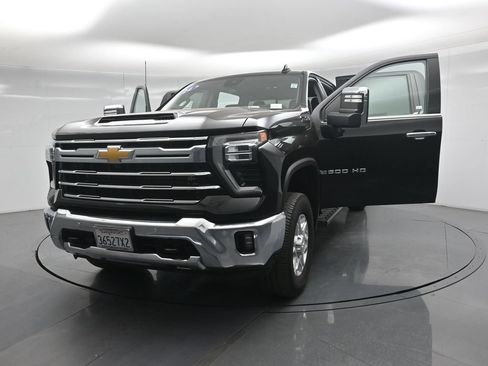 Used 2024 Chevrolet Silverado 2500 LTZ w/ LTZ Convenience Package AWD/4WD image 33