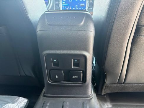 Used 2024 Ford Bronco Outer Banks AWD/4WD image 6