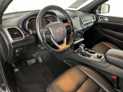 Used 2022 Jeep Grand Cherokee Limited image 3