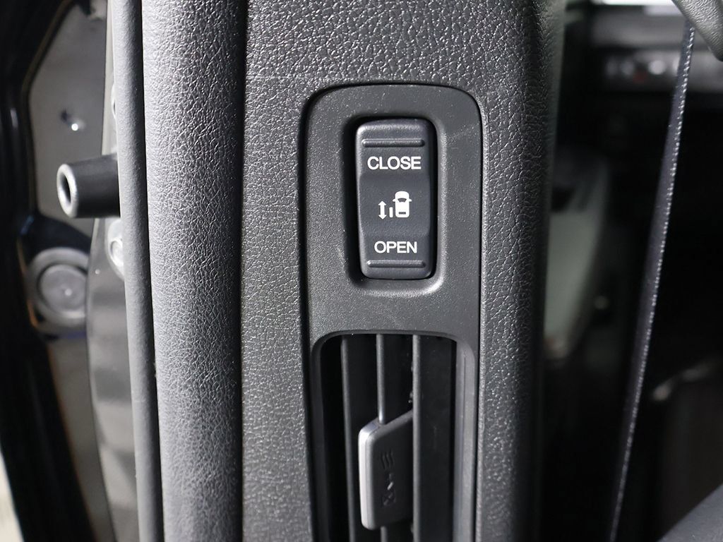 Used 2025 Honda Odyssey Sport-L image 27