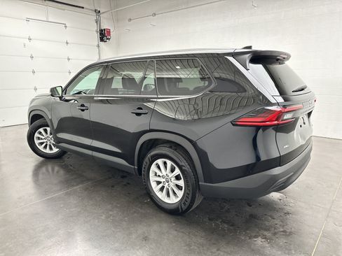 Used 2025 Toyota Grand Highlander AWD image 7